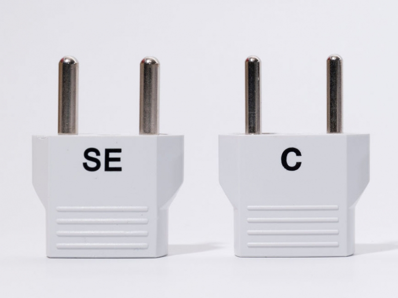 韓国の変換プラグはCとSEどっち？違いや買える場所を徹底解説